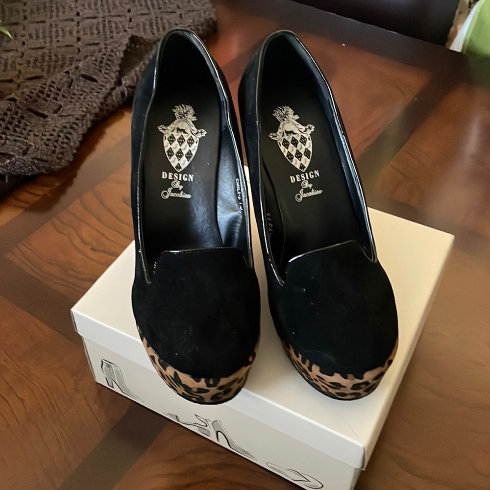 Black/leopard wedges